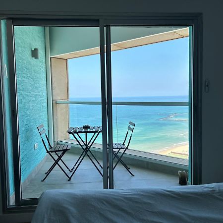 Beachfront Apartment Bat Yam Exteriör bild