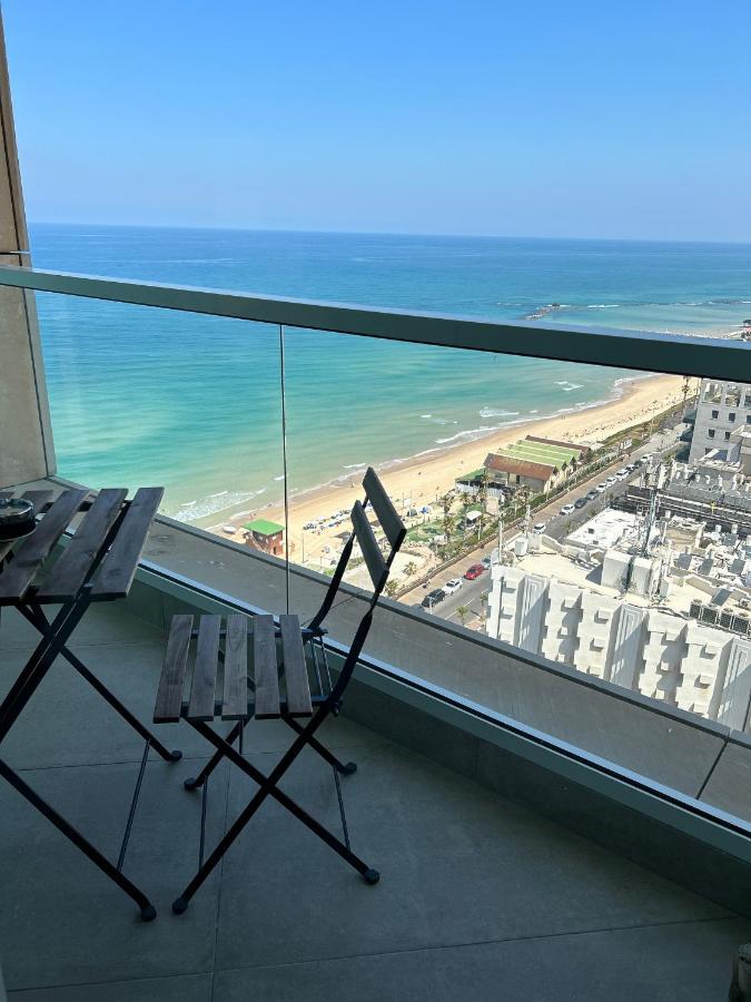 Beachfront Apartment Bat Yam Exteriör bild