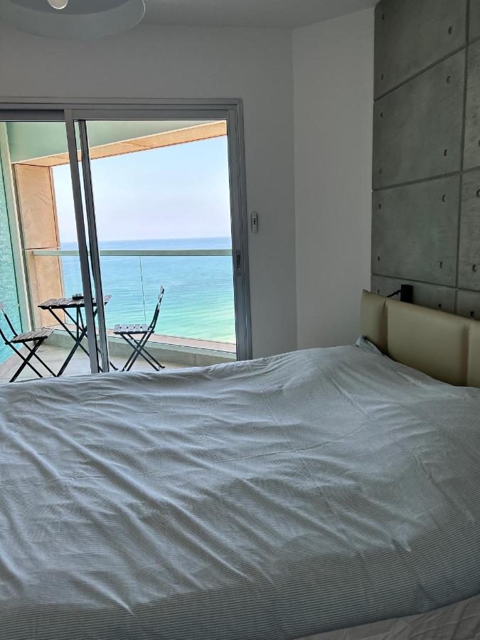 Beachfront Apartment Bat Yam Exteriör bild